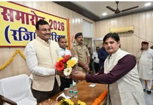 प्रेस क्लब हरिद्वार के नवनिर्वाचित कार्यकारणी के शपथ ग्रहण समारोह में पहुंचे मुख्य सचिव आनन्द बर्द्धन