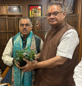 भाजपा के राष्ट्रीय महामंत्री तरुण चुघ से मिले कैबिनेट मंत्री गणेश जोशी
