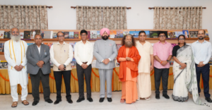 राज्यपाल ने लोक भवन परिसर में लगी पुस्तक प्रदर्शनी का किया अवलोकन