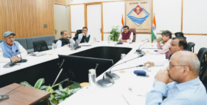मुख्य सचिव श्री आनन्द बर्द्धन की अध्यक्षता में मंगलवार को सचिवालय में सेब, कीवी, ड्रैगन फ्रूट आदि से उत्पादन सम्बन्धित योजनाओं को लेकर जिलाधिकारियों के साथ वीडियोकॉन्फ्रेंसिंग के माध्यम से बैठक हुई।
