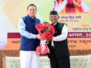 मुख्यमंत्री धामी ने लोकगायक नरेंद्र सिंह नेगी के गीतों के अंग्रेजी अनुवाद की पुस्तक का किया विमोचन
