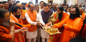 हरिद्वार में संत समागम में एक राष्ट्र-एक चुनाव पर संवाद में केंद्रीय मंत्री शिवराज सिंह चौहान और मुख्यमंत्री पुष्कर सिंह धामी ने की सहभागिता