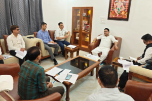कैबिनेट मंत्री राम सिंह कैड़ा ने की शहरी विकास, जलागम और पर्यावरण विभाग की समीक्षा बैठक; विकास कार्यों में तेजी लाने के दिए निर्देश