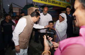 जल सृष्टि पार्क के लोकार्पण से लौटते समय सीएम धामी ने अचानक रुकवाया काफिला, बच्चों और आमजन के साथ खिंचवाईं सेल्फी