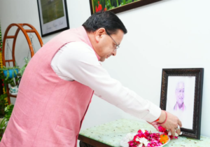 मुख्यमंत्री श्री पुष्कर सिंह धामी ने रविवार को स्वर्गीय अशोक सिंघल की जन्म शताब्दी के अवसर पर मुख्यमंत्री आवास में उनके चित्र पर श्रद्धासुमन अर्पित कर उनका भावपूर्ण स्मरण किया।