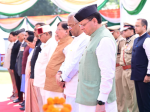 मुख्यमंत्री ने पुलिस स्मृति दिवस पर शहीद जवानों को दी श्रद्धांजलि, परिजनों को किया सम्मानित